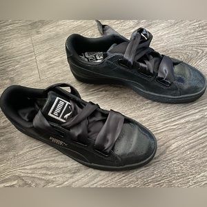 Puma ribbon lace sneakers size 9